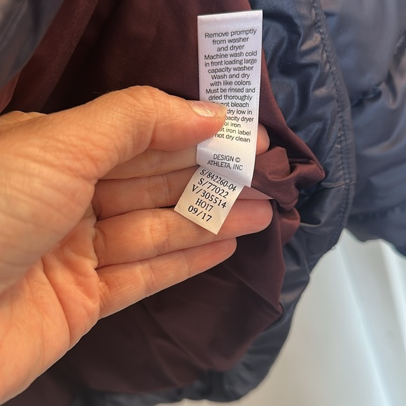 Athleta Navy Blue Puffer Jacket Size M Medium Rose Gold Zipper - Picture 6 of 9